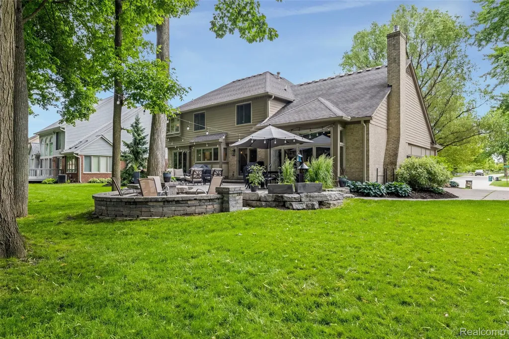 6577 Crabapple Troy City MI 48098