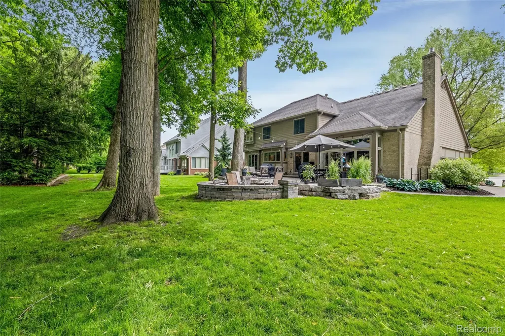6577 Crabapple Troy City MI 48098