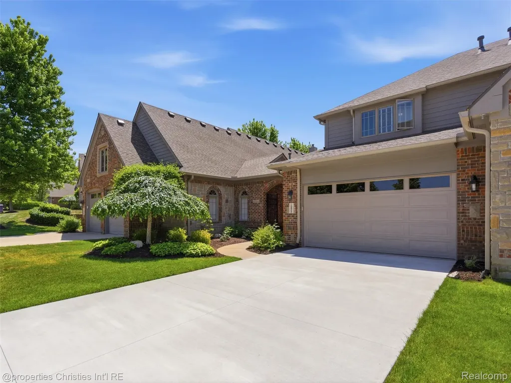 10822 Sparkling Waters Court Green Oak Township MI 48178