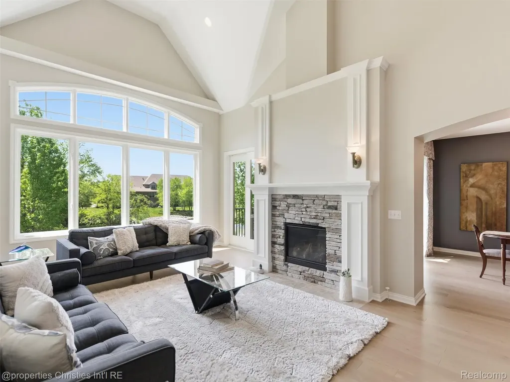 10822 Sparkling Waters Court Green Oak Township MI 48178