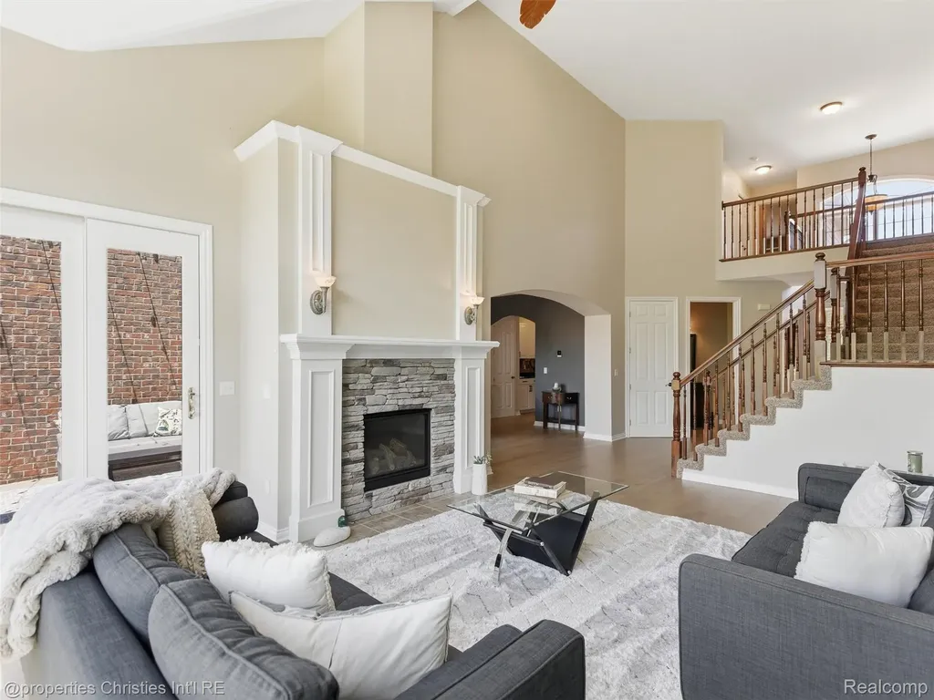10822 Sparkling Waters Court Green Oak Township MI 48178