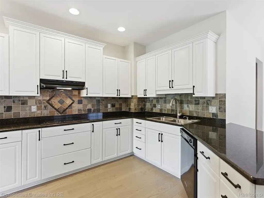 10822 Sparkling Waters Court Green Oak Township MI 48178