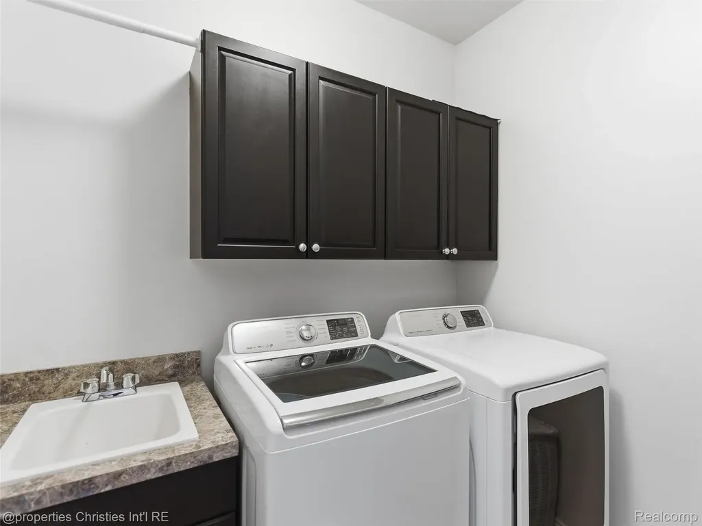 10822 Sparkling Waters Court Green Oak Township MI 48178