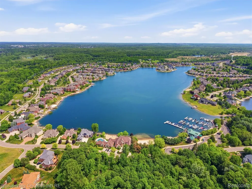 10822 Sparkling Waters Court Green Oak Township MI 48178