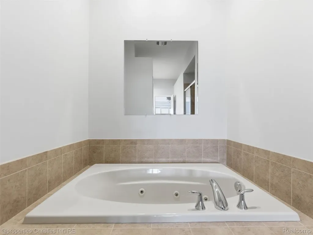 10822 Sparkling Waters Court Green Oak Township MI 48178