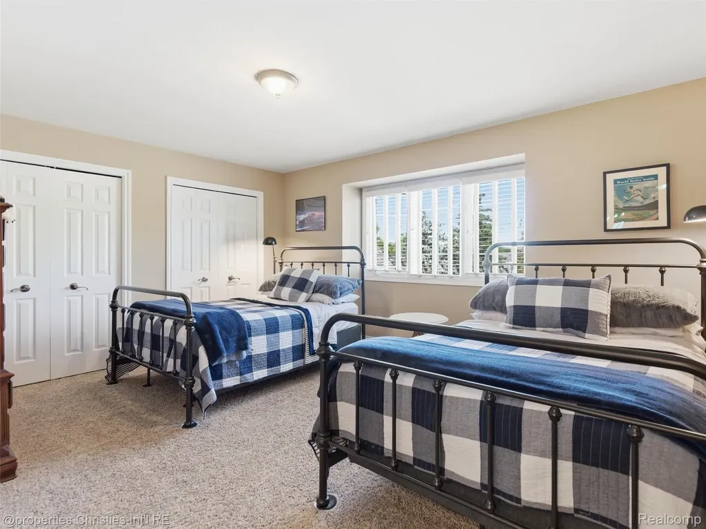 10822 Sparkling Waters Court Green Oak Township MI 48178