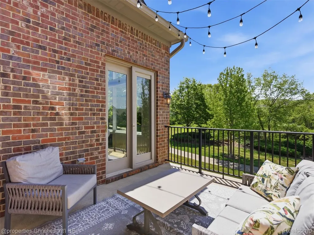 10822 Sparkling Waters Court Green Oak Township MI 48178