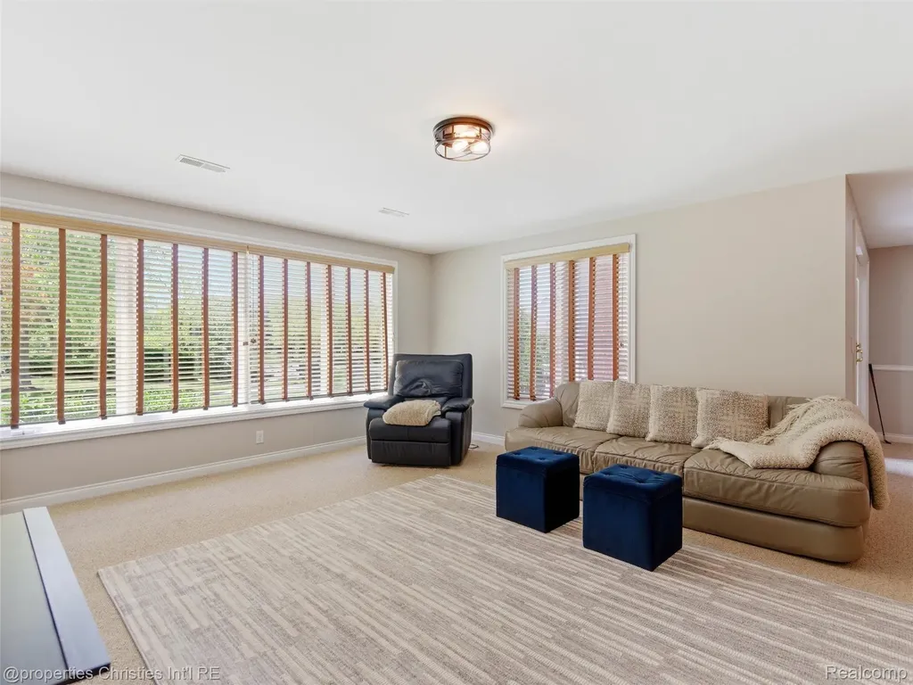 10822 Sparkling Waters Court Green Oak Township MI 48178