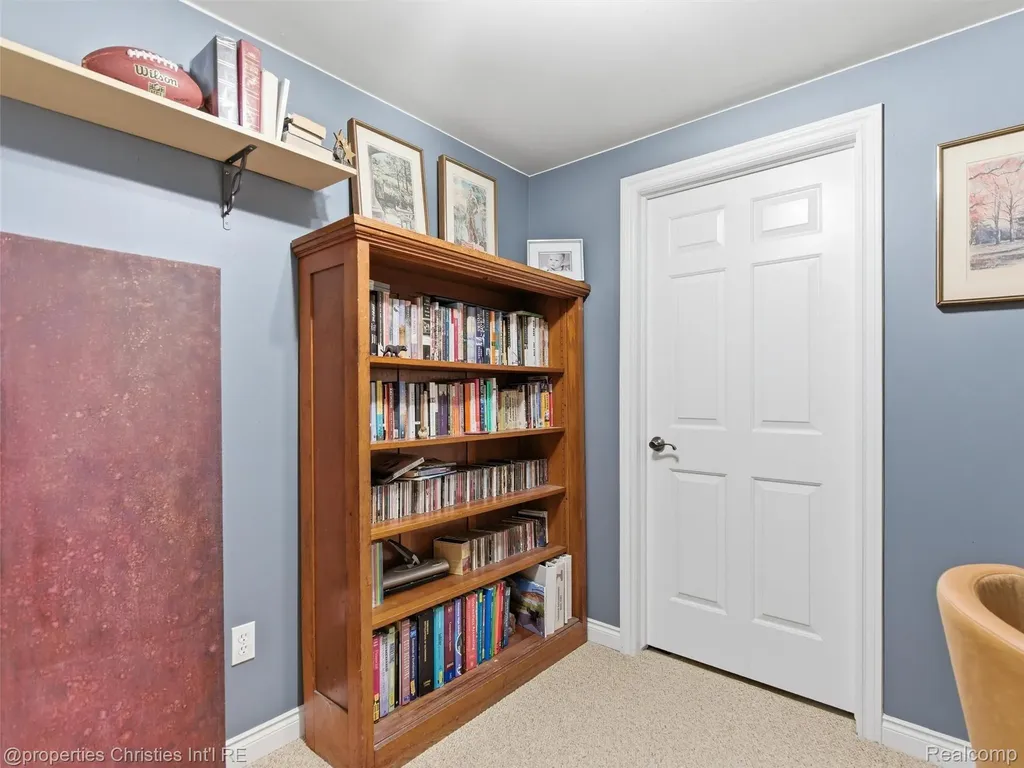 10822 Sparkling Waters Court Green Oak Township MI 48178