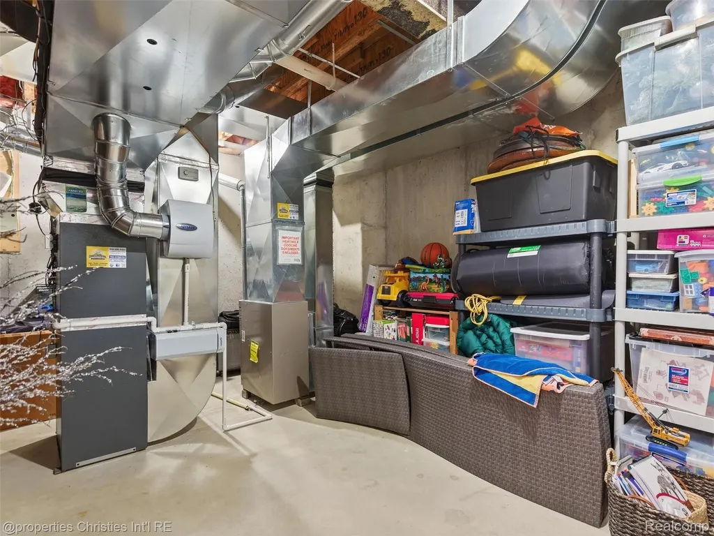 10822 Sparkling Waters Court Green Oak Township MI 48178