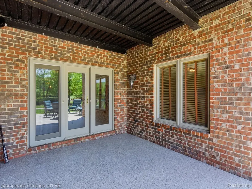 10822 Sparkling Waters Court Green Oak Township MI 48178