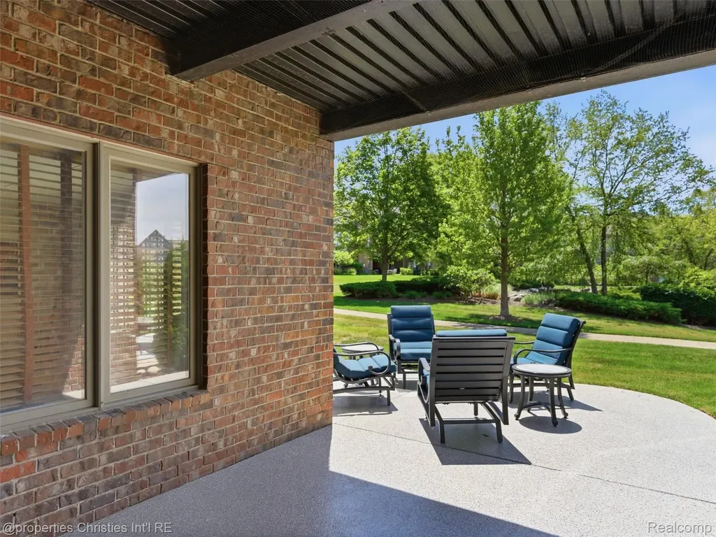10822 Sparkling Waters Court Green Oak Township MI 48178