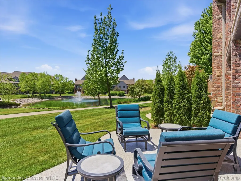 10822 Sparkling Waters Court Green Oak Township MI 48178
