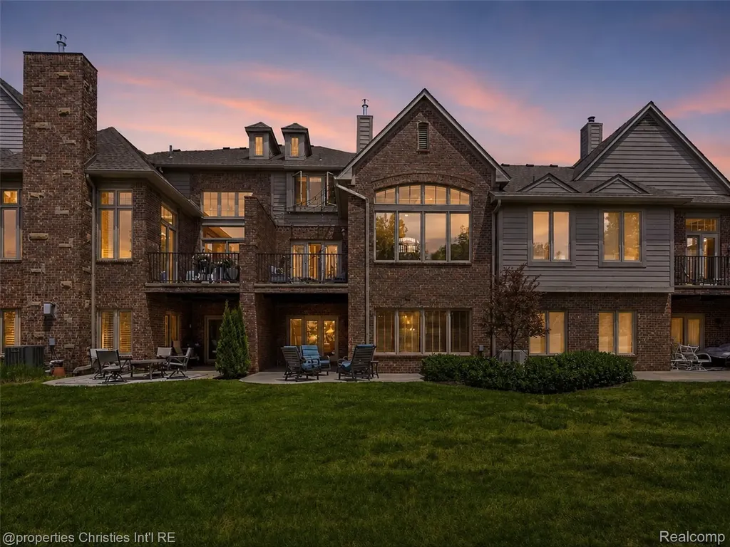 10822 Sparkling Waters Court Green Oak Township MI 48178
