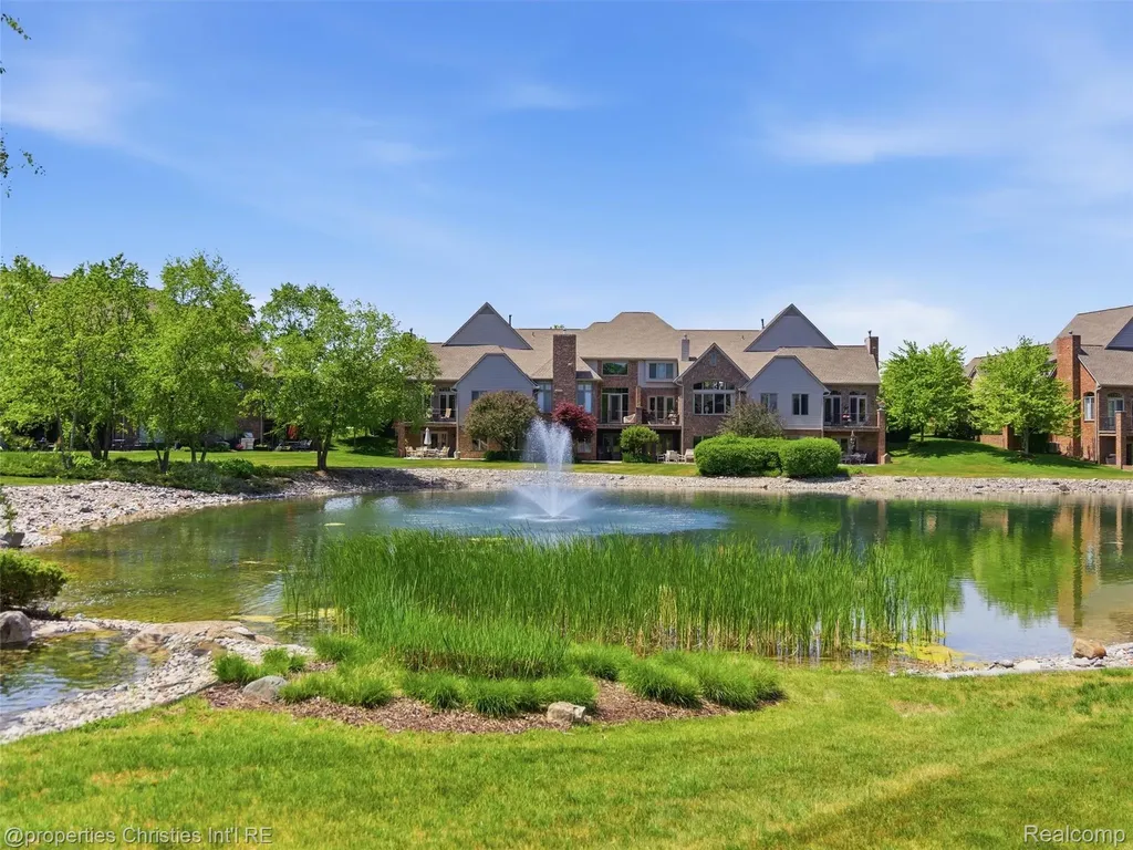 10822 Sparkling Waters Court Green Oak Township MI 48178