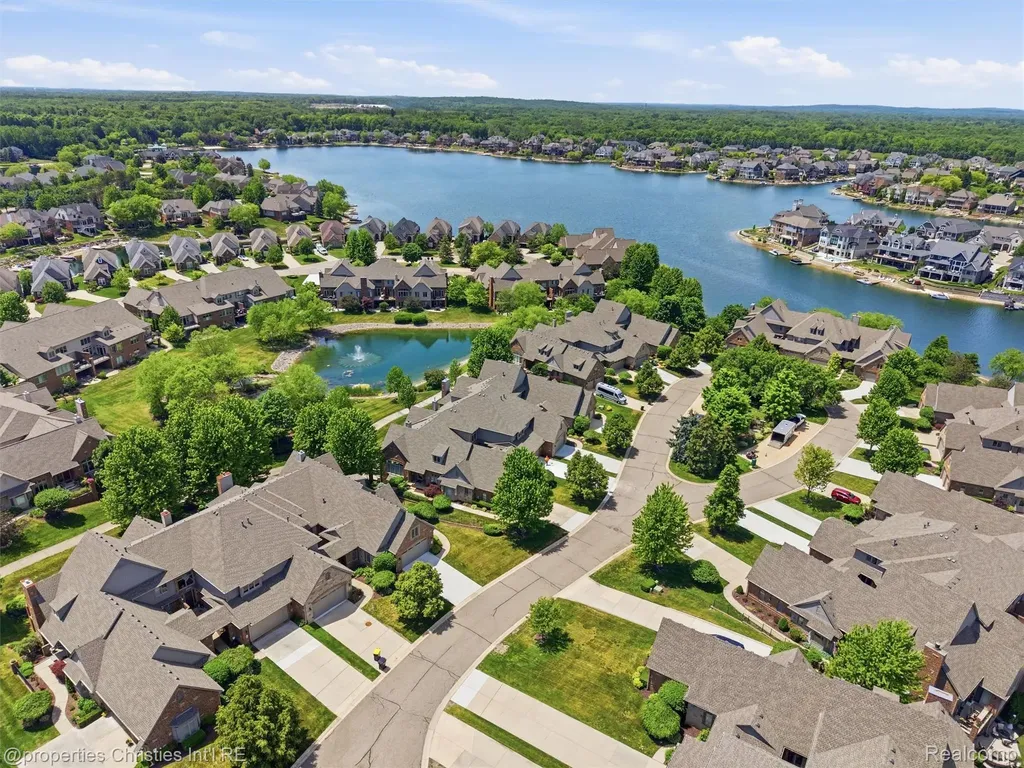 10822 Sparkling Waters Court Green Oak Township MI 48178