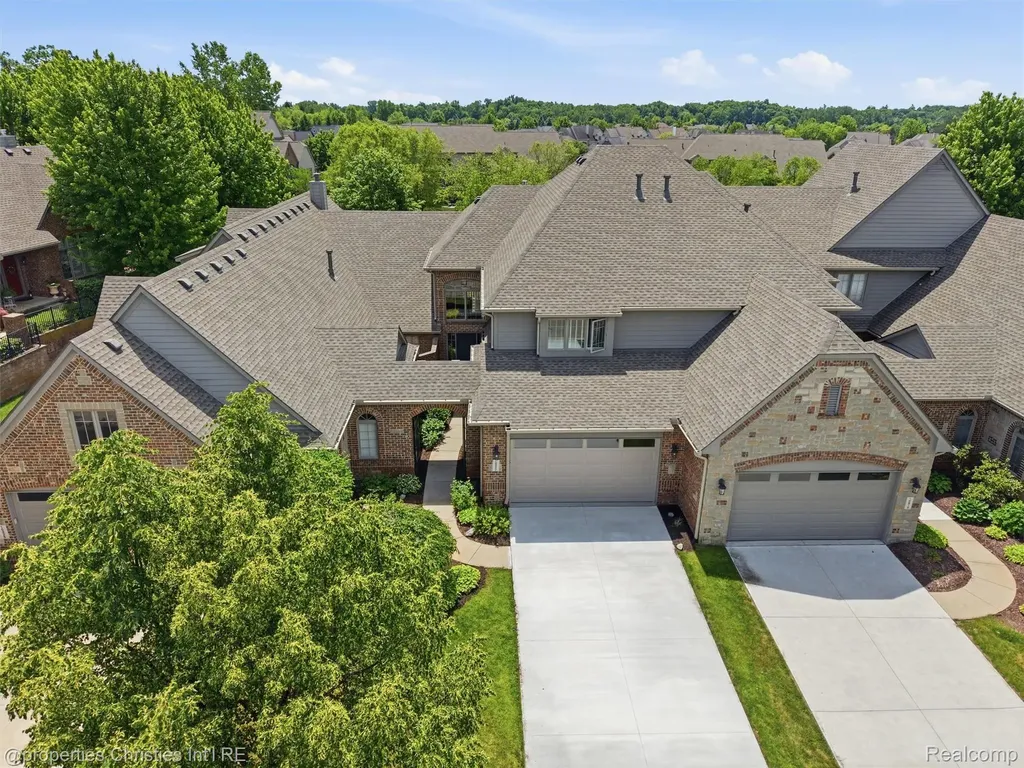 10822 Sparkling Waters Court Green Oak Township MI 48178