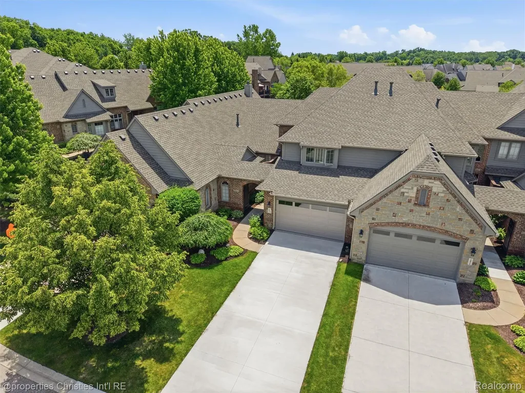 10822 Sparkling Waters Court Green Oak Township MI 48178