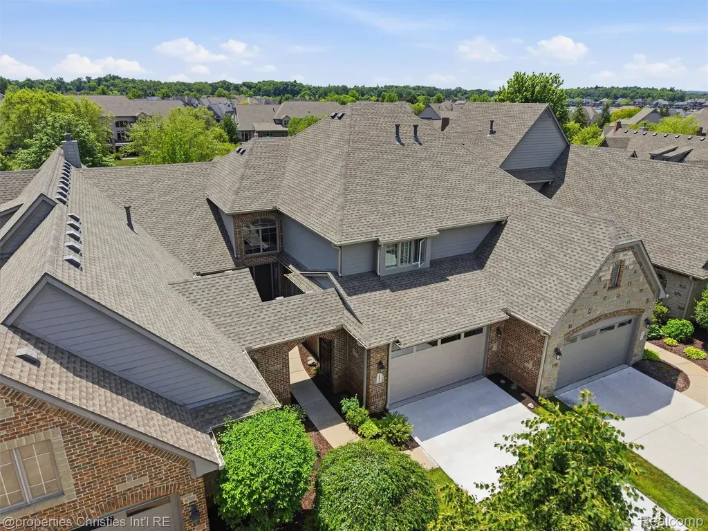 10822 Sparkling Waters Court Green Oak Township MI 48178