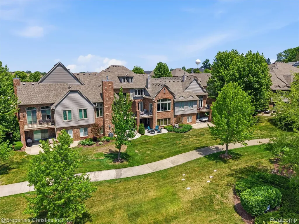 10822 Sparkling Waters Court Green Oak Township MI 48178