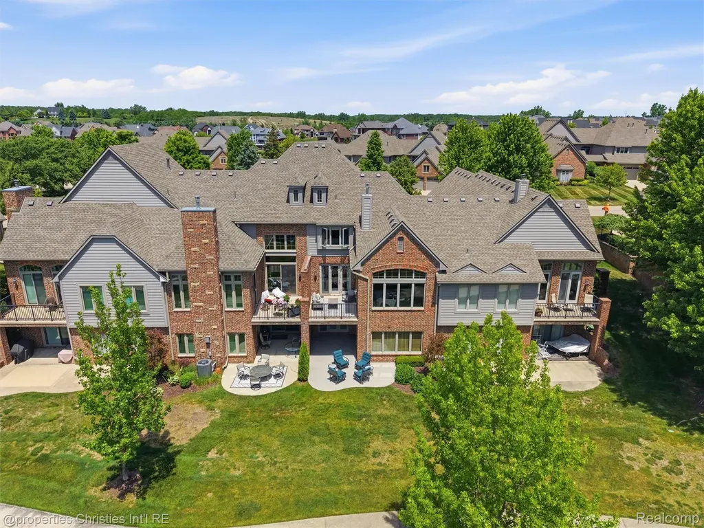 10822 Sparkling Waters Court Green Oak Township MI 48178