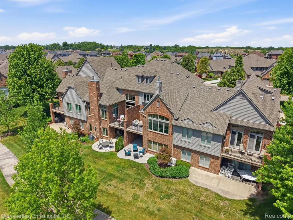 10822 Sparkling Waters Court Green Oak Township MI 48178