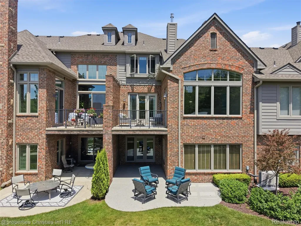 10822 Sparkling Waters Court Green Oak Township MI 48178