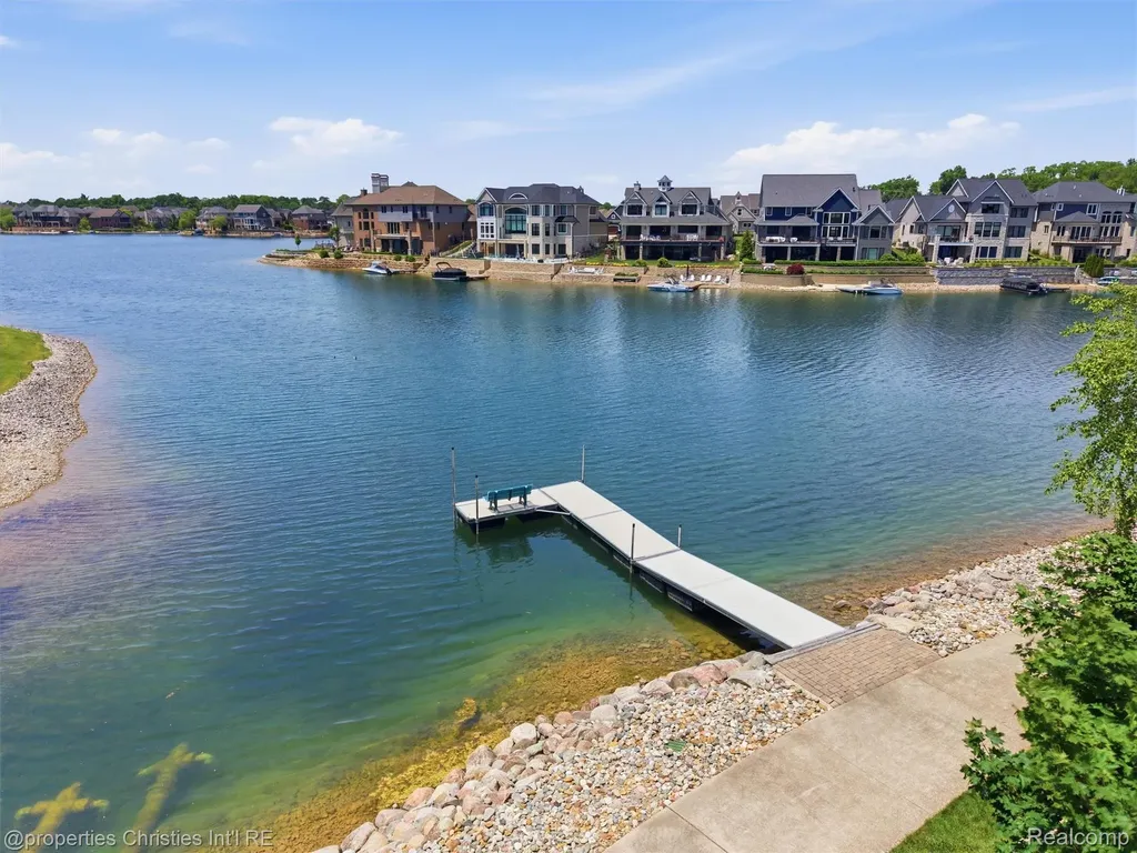 10822 Sparkling Waters Court Green Oak Township MI 48178