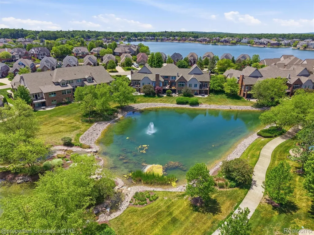 10822 Sparkling Waters Court Green Oak Township MI 48178