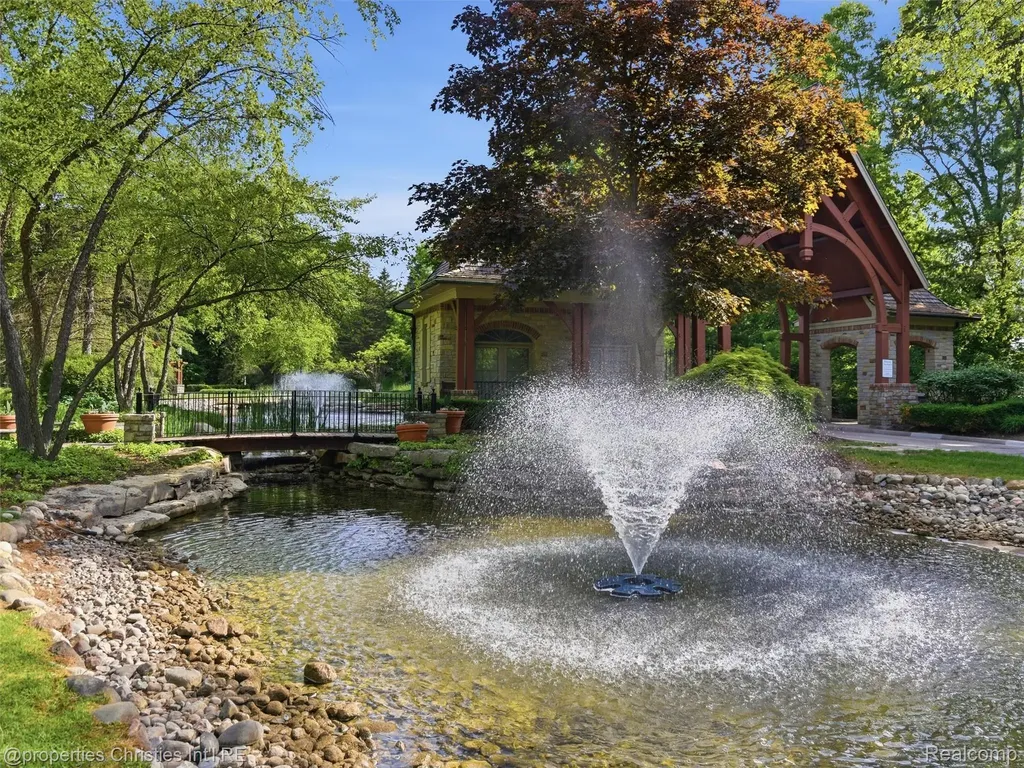 10822 Sparkling Waters Court Green Oak Township MI 48178