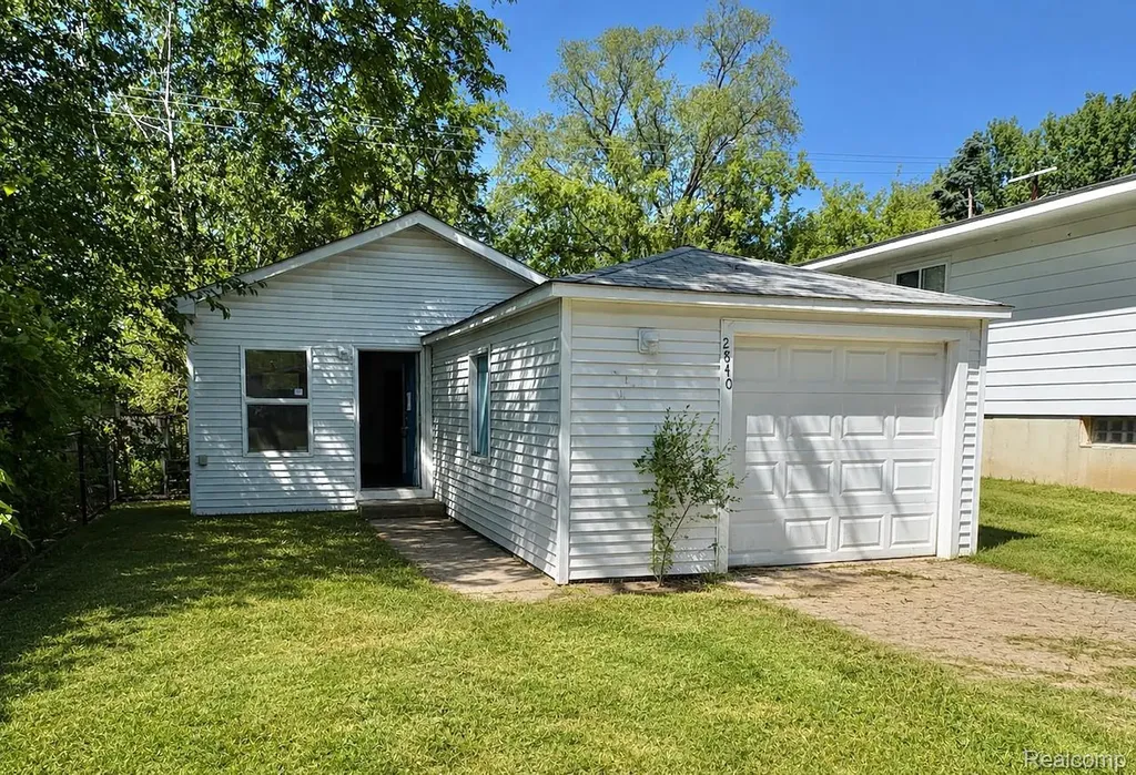 2840 Oldsmobile Avenue Waterford Charter Township MI 48328