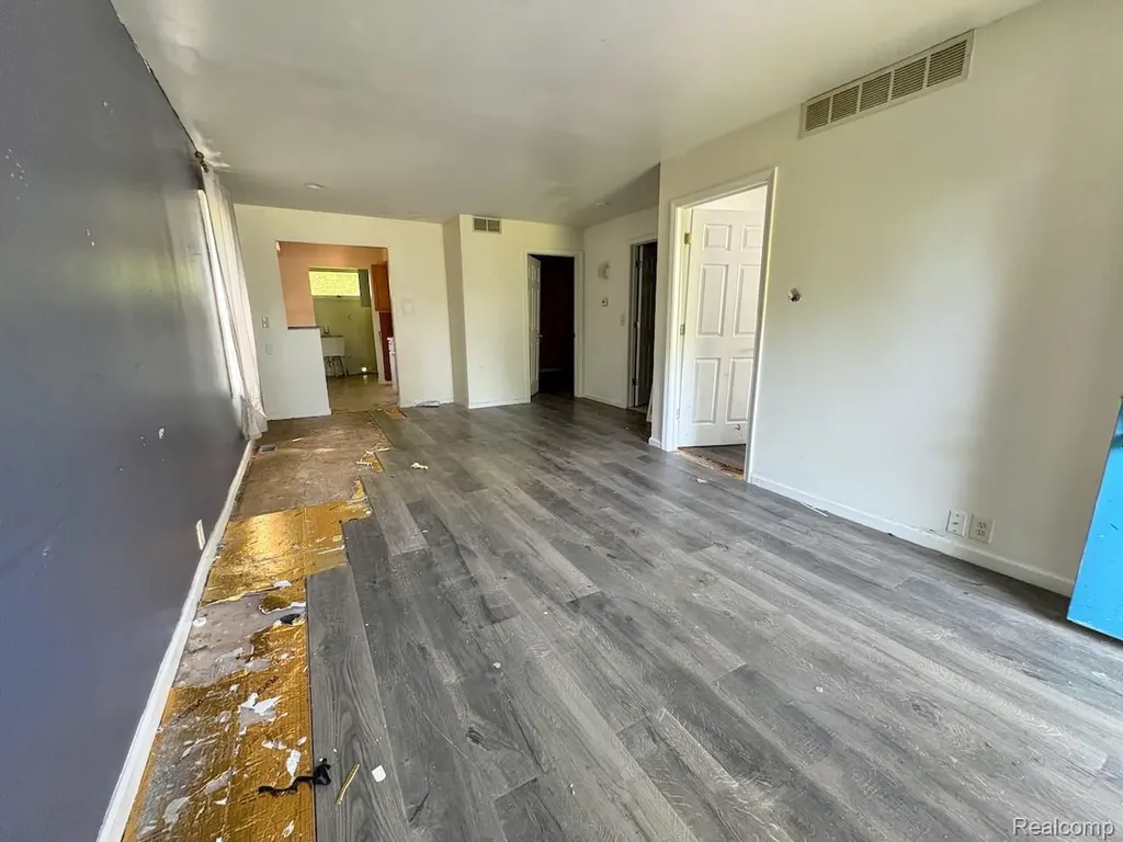 2840 Oldsmobile Avenue Waterford Charter Township MI 48328
