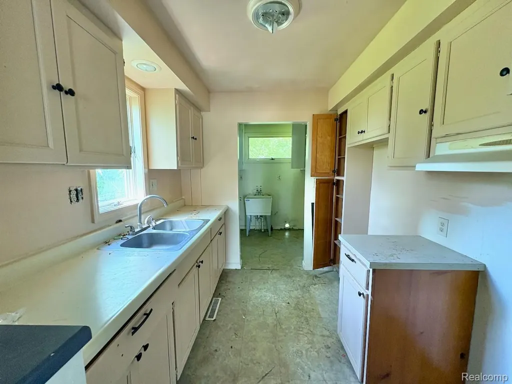 2840 Oldsmobile Avenue Waterford Charter Township MI 48328