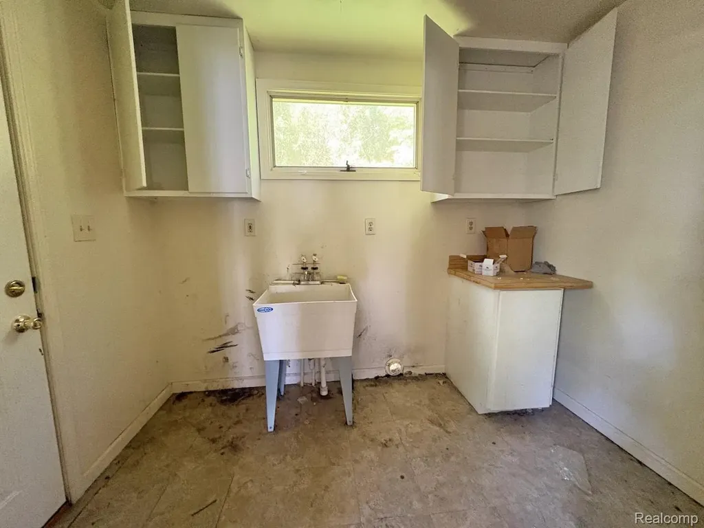 2840 Oldsmobile Avenue Waterford Charter Township MI 48328