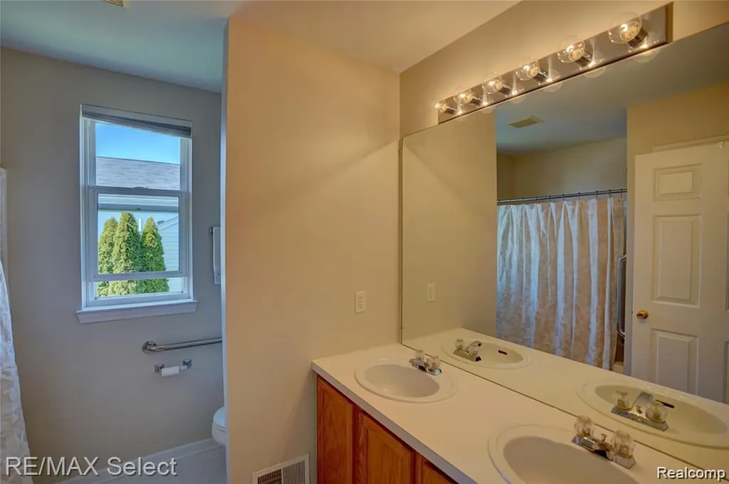 5100 Meadow Crest Circle Grand Blanc Charter Township MI 48442