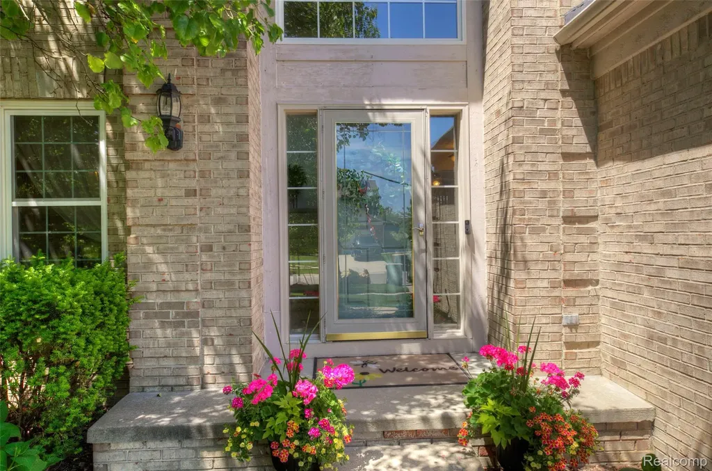 4728 Sherwood Circle Canton Charter Township MI 48188