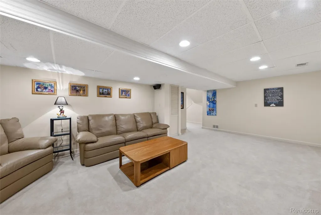 4728 Sherwood Circle Canton Charter Township MI 48188