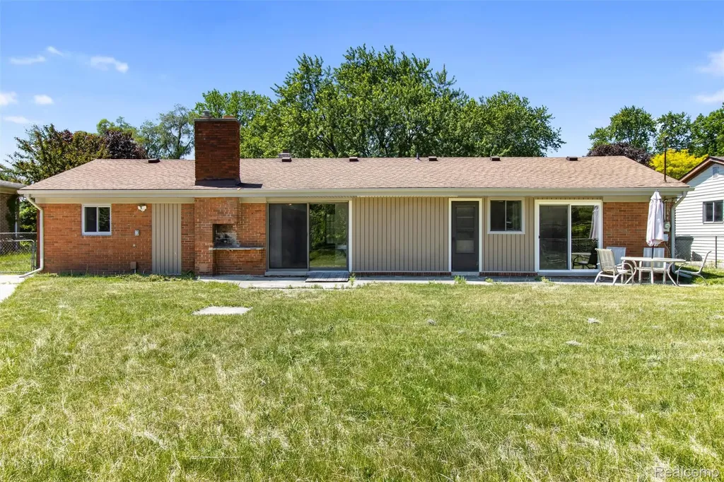51056 Fairlane Drive Shelby Charter Township MI 48316