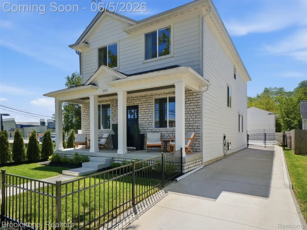 1112 Bennaville Avenue Birmingham City MI 48009