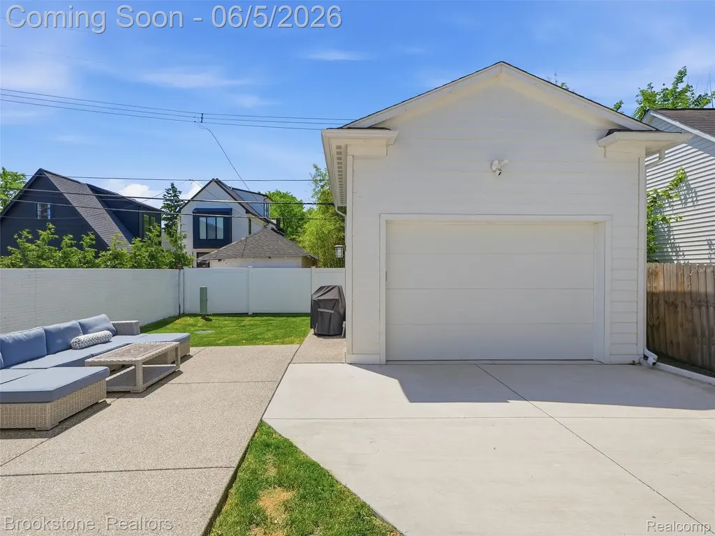 1112 Bennaville Avenue Birmingham City MI 48009