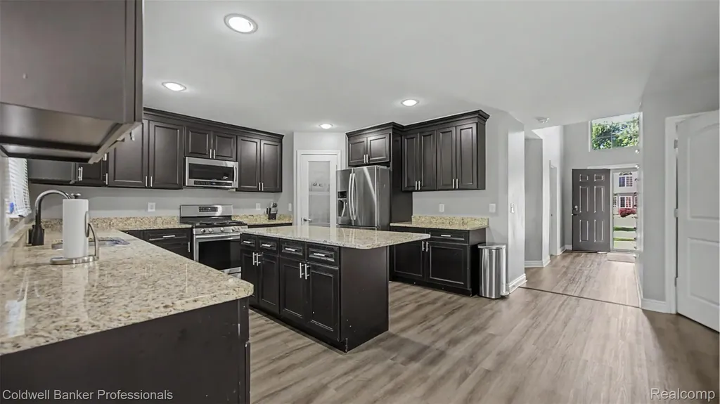 22262 Brywood Court Clinton Charter Township MI 48036