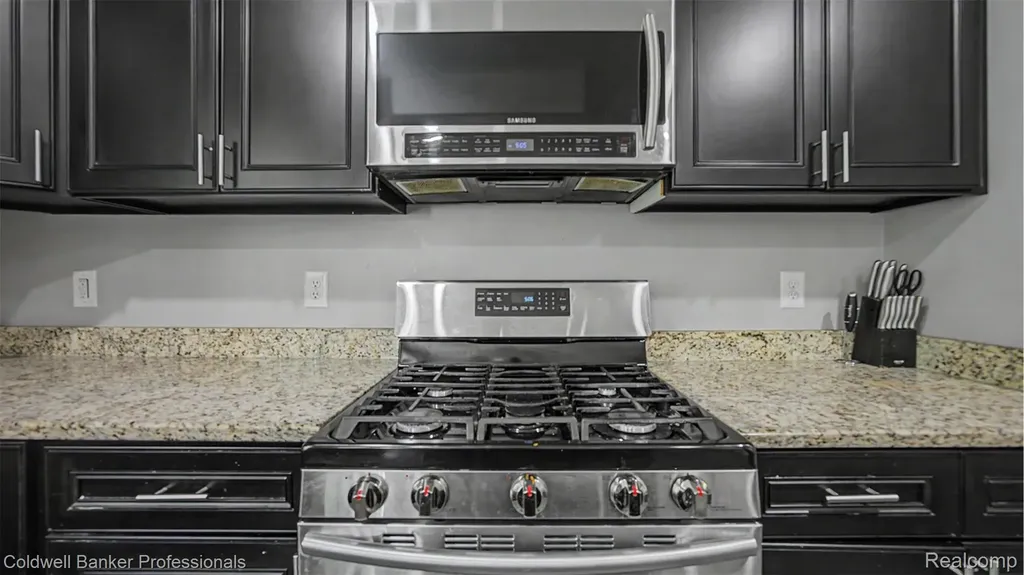 22262 Brywood Court Clinton Charter Township MI 48036