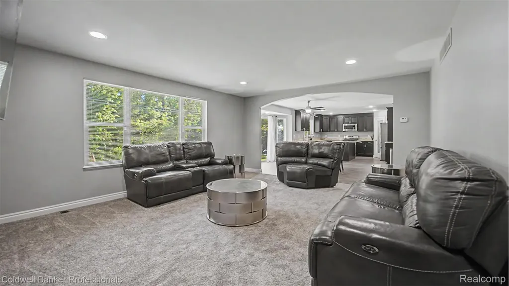 22262 Brywood Court Clinton Charter Township MI 48036