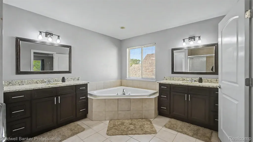 22262 Brywood Court Clinton Charter Township MI 48036