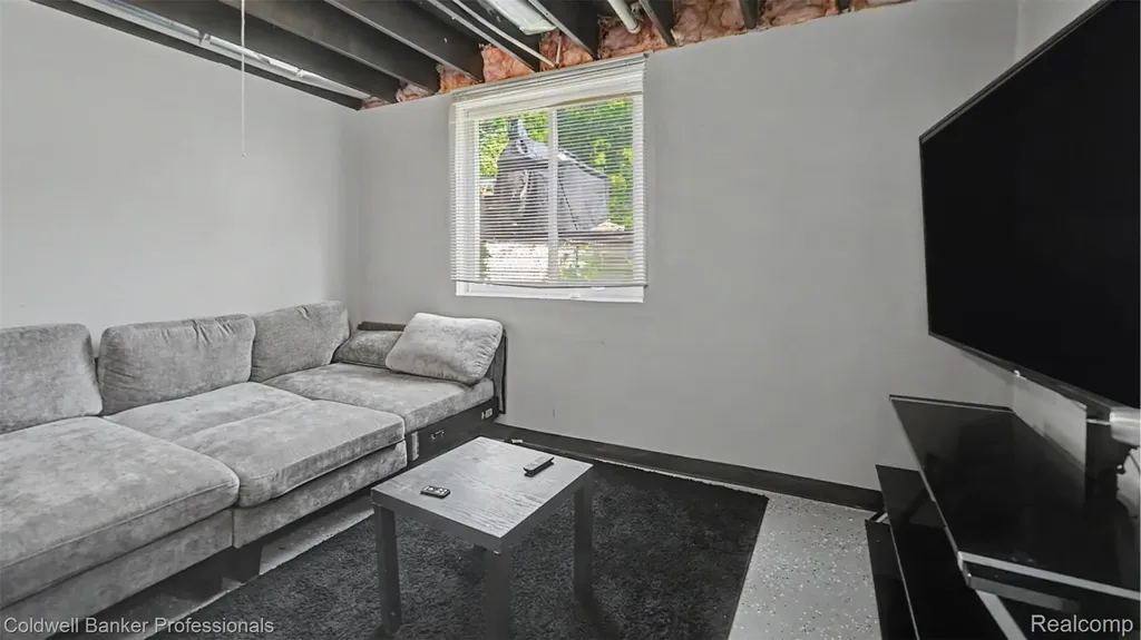 22262 Brywood Court Clinton Charter Township MI 48036