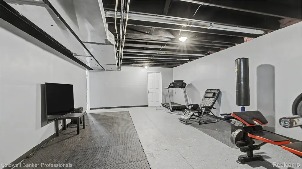 22262 Brywood Court Clinton Charter Township MI 48036