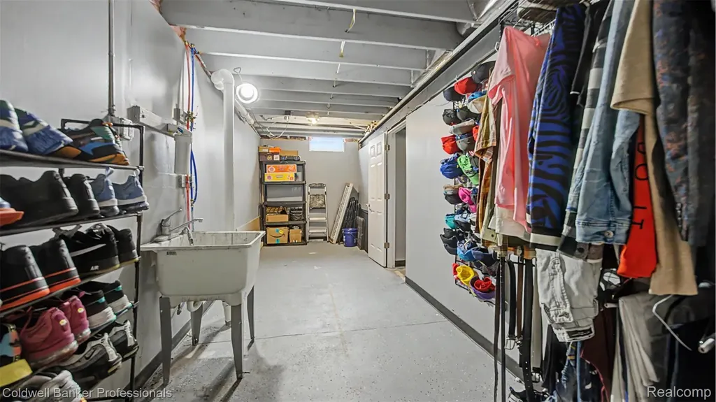 22262 Brywood Court Clinton Charter Township MI 48036