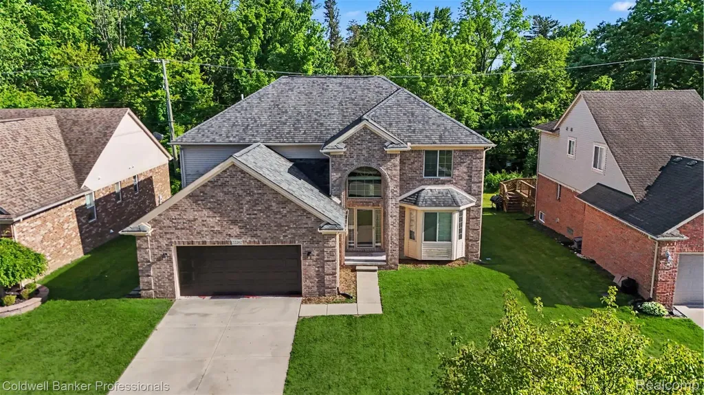 22262 Brywood Court Clinton Charter Township MI 48036