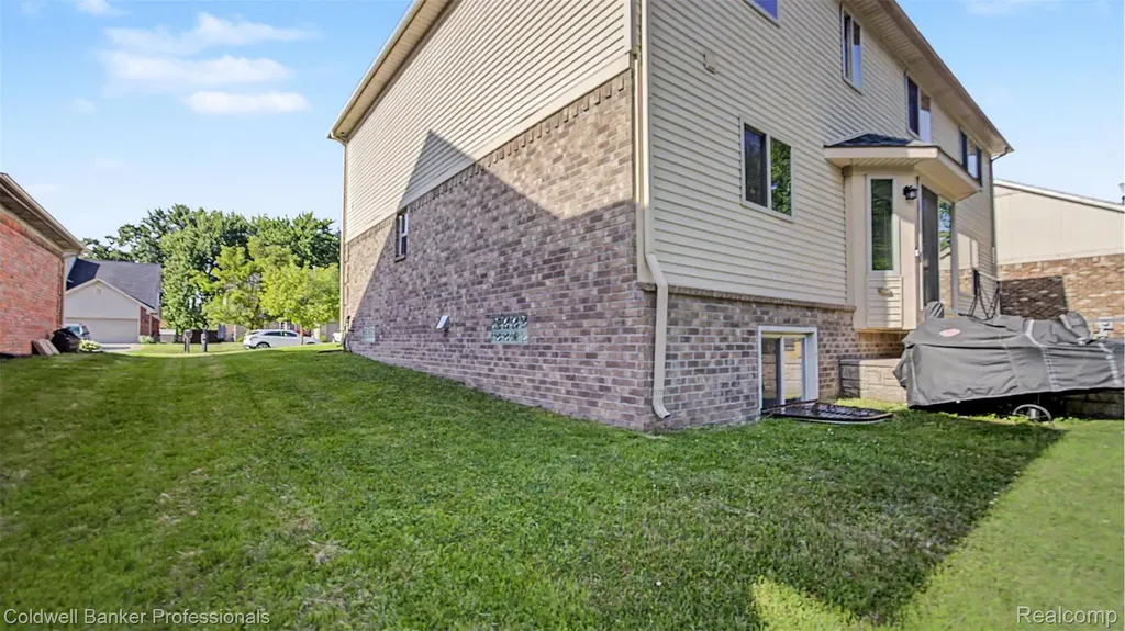22262 Brywood Court Clinton Charter Township MI 48036