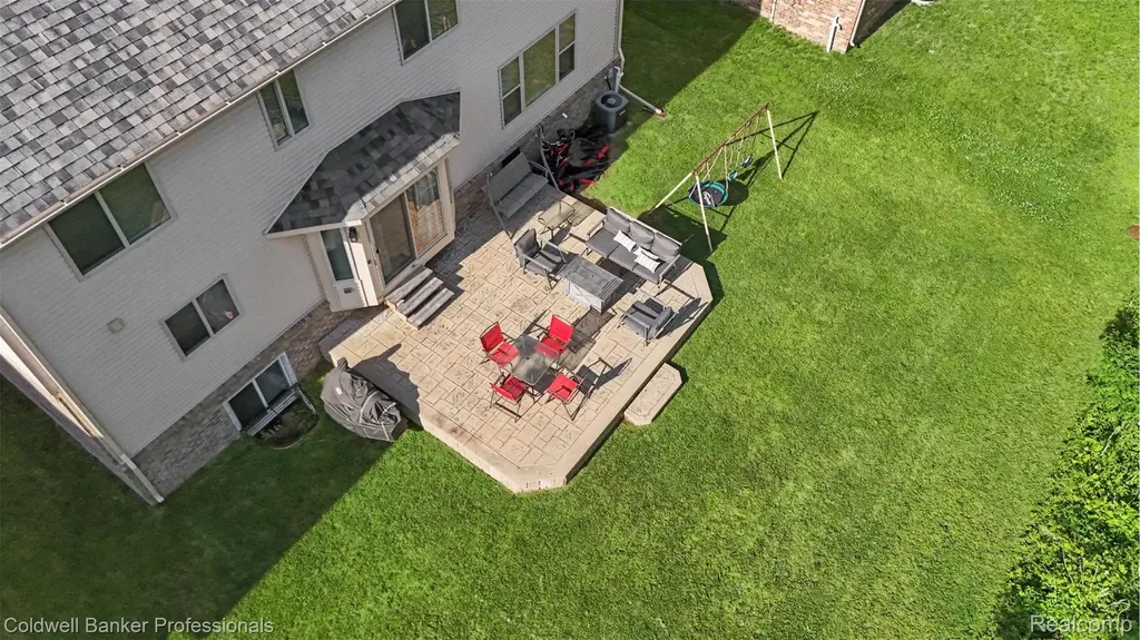 22262 Brywood Court Clinton Charter Township MI 48036